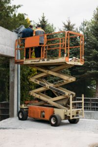 scissor-lift-platform-with-workers-on-a-constructi-2023-11-27-05-30-58-utc